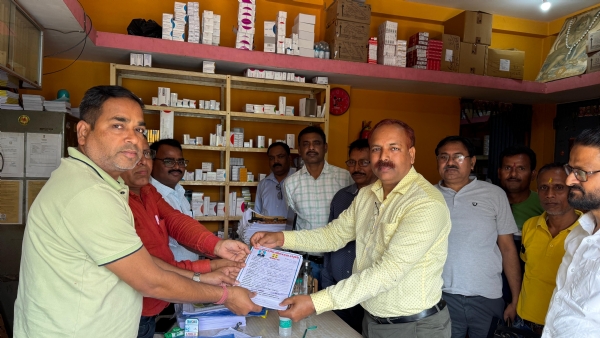 अररिया फोटो: नामांकन दाखिल करते शंकर प्रसाद अररिया फोटो: नामांकन दाखिल करते शंकर प्रसाद