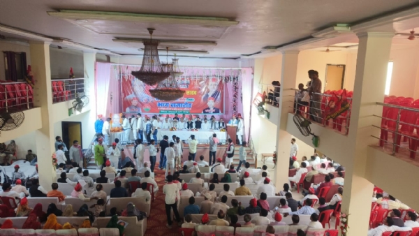 कार्यक्रम में उपस्थित सपा कार्यकर्ताओं का हुजूम