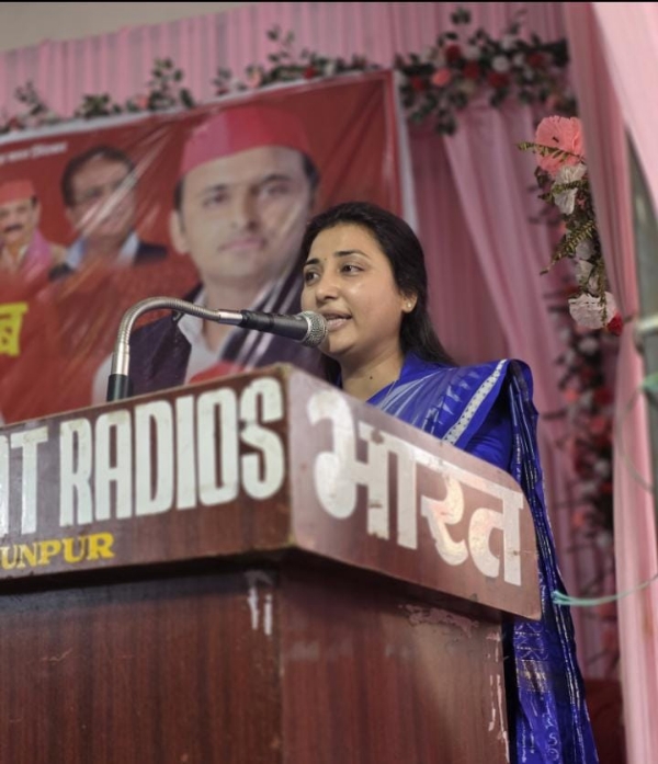 कार्यक्रम को सम्बोधित करते हुए सपा विधायक डॉ रागिनी सोनकर