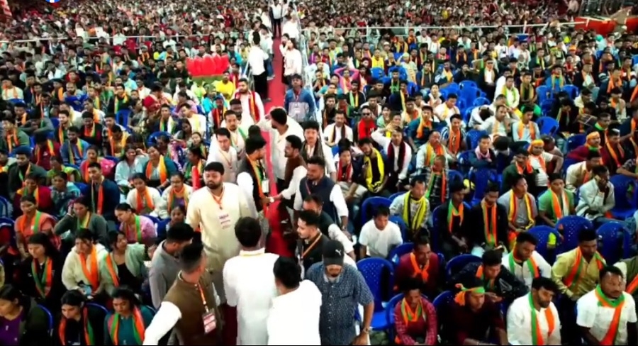 गुवाहाटी के खानापारा में आयोजित भाजयुमो की युवा शक्ति समारोह उपस्थित युवा
