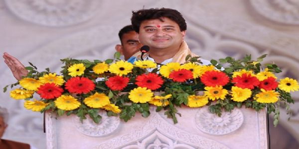 चंदेरी में बैजू बावरा संगीत समारोह को संबोधित करते हुए सिंधिया