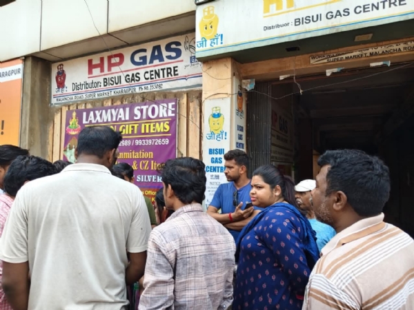 कांग्रेस का गैस आपूर्ति को लेकर अवरोध