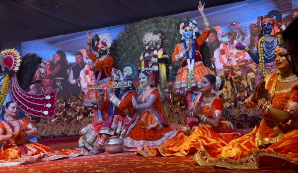 नारायण सेवा संस्थान में  45वां सामूहिक विवाह: वैदिक मंत्रों के बीच 51 जोड़ों ने थामा एक-दूजे का हाथ