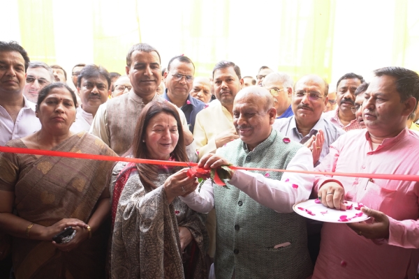 राजपुरा गुरमंडी स्थित उपासना कुंज में आयोजित कार्यक्रम में “मदन दास देवी भवन” का उद्घाटन करते दिल्ली विधानसभा अध्यक्ष विजेंद्र गुप्ता