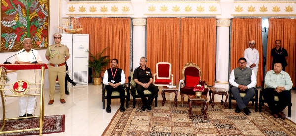 राज्यपाल मंगुभाई पटेल ने राष्ट्रीय रक्षा महाविद्यालय के अध्ययनरत अधिकारियों को किया संबोधित