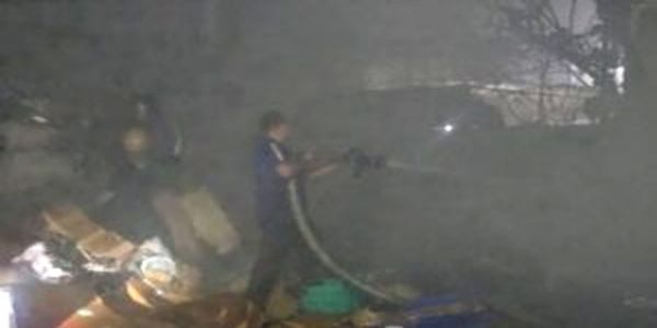 फैक्टरी में आग लगने से लाखों का नुकसान