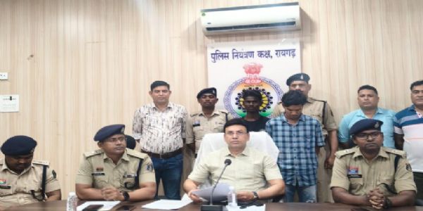 रायगढ़ में मोबाइल शॉप में हुई लाखों की चोरी का खुलासा,दो गिरफ्तार, 16 नग आईफोन की बरामदगी