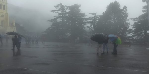 शिमला सहित कई जगह बरसे बादल, बर्फबारी से लौटी सर्दी, आंधी-ओलों का अलर्ट