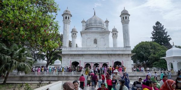 श्री झण्डाजी महोत्सव में उमड़ी श्रद्धालुओं की भारी भीड़