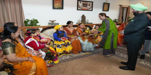 लोक भवन में पारंपरिक रूप से मनाया गया लोकपर्व फूलदेई