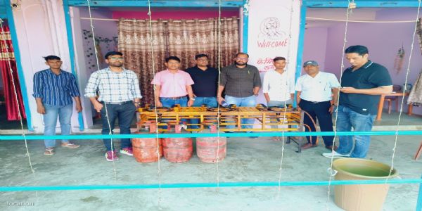 खाद्य विभाग की कार्यवाही: पामगढ़ क्षेत्र के होटलों-ढाबों पर छापा, 11 घरेलू गैस सिलेंडर जब्त