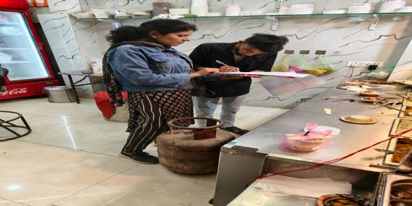 जबलपुरः व्यावसायिक इस्तेमाल पाए जाने पर ग्यारह घरेलू रसोई गैस सिलेंडर जब्त