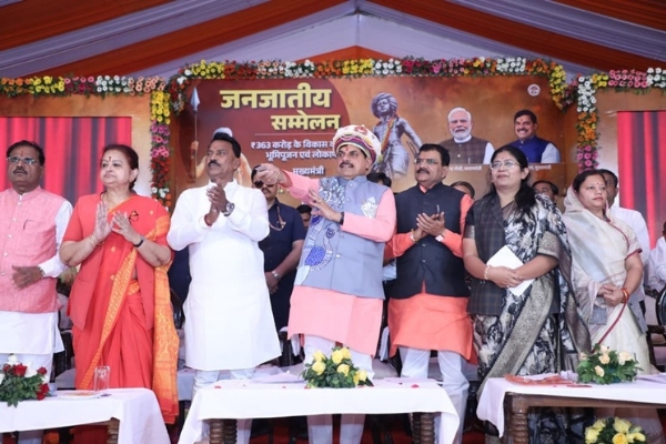 मुख्यमंत्री डॉ. मोहन यादव ने नेपानगर में जनजातीय सम्मेलन में विकास कार्यों का लोकार्पण-भूमिपूजन किया