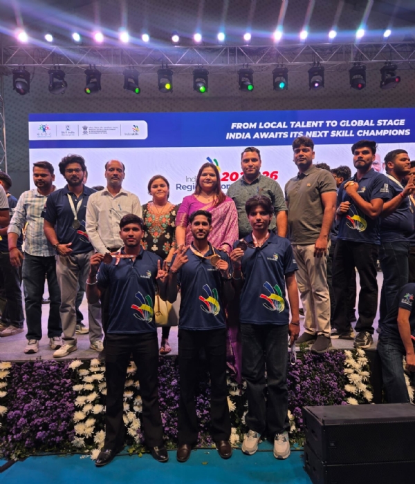 पदक विजेताओं का उत्साहवर्धन करती एसीडी की संयुक्त निदेशक शिखा गुप्ता। पदक विजेताओं का उत्साहवर्धन करती एसीडी की संयुक्त निदेशक शिखा गुप्ता।