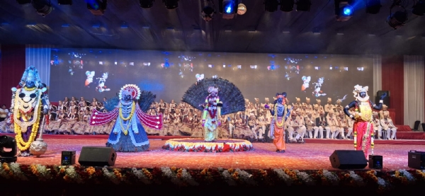 नारायण सेवा संस्थान में  45वां सामूहिक विवाह: वैदिक मंत्रों के बीच 51 जोड़ों ने थामा एक-दूजे का हाथ