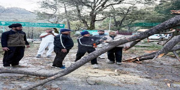 नैनीताल में 20 घंटों से विद्युत आपूर्ति ध्वस्त