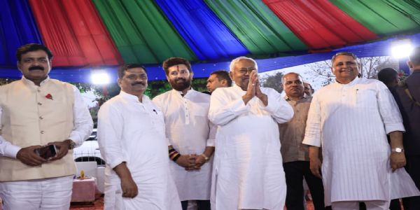 केद्रीय मंत्री चिराग के दावते-इफ्तार में शामिल हुए मुख्यमंत्री नीतीश