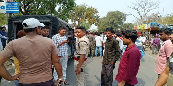 दुमका में अनियंत्रित ट्रेलर ने दो बाइक सवारों को रौंदा, मौके पर मौत