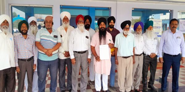 बर्नपुर गुरुद्वारा प्रबंधन कमेटी ने 10 सूत्री मांगों को लेकर डीएम के माध्यम से सीएम को ज्ञापन भेजा