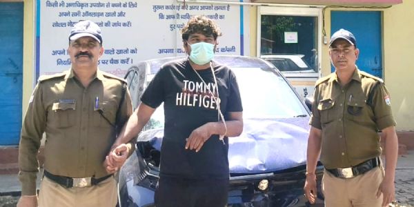 पुलिस ने किया कार लूट की घटना का खुलासा