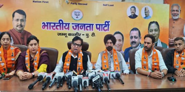 नवरात्रि से पहले तवी घाटों का जीर्णोद्धार करें, लंबित धनराशि जारी करें: चंद्र मोहन शर्मा