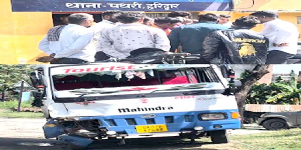 बाइक व बस की टक्कर में एक युवक की मौत, दूसरा गंभीर