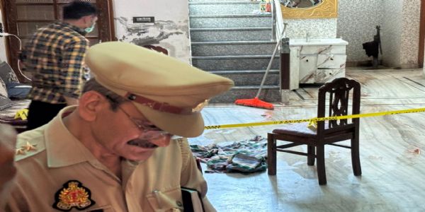 पंचायत में कहासुनी पर दामाद ने की सास और साले की हत्या, पत्नी घायल