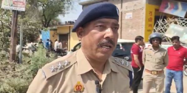 उरई में मंदिर के पास शराब ठेका खुलने से आक्रोश, महिलाओं ने किया सड़क जाम