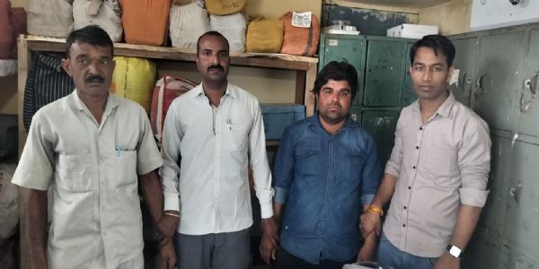 उज्जैन : लोकायुक्त ने 30 हजार की रिश्वत लेते पंचायत सचिव और ठेकेदार रंगे हाथों गिरफ्तार किया