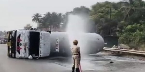 उडुपी के पास नेशनल हाईवे पर पलटा एलपीजी टैंकर, बड़ा हादसा टला