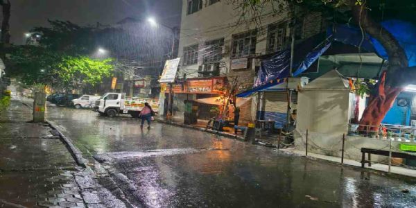 कोलकाता सहित दक्षिण बंगाल में कालबैशाखी का असर, कई जिलों में लाल अलर्ट जारी