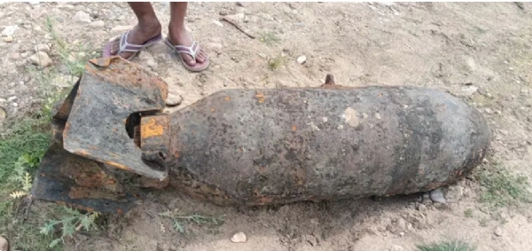 बमनुमा लोहा का टुकड़ा