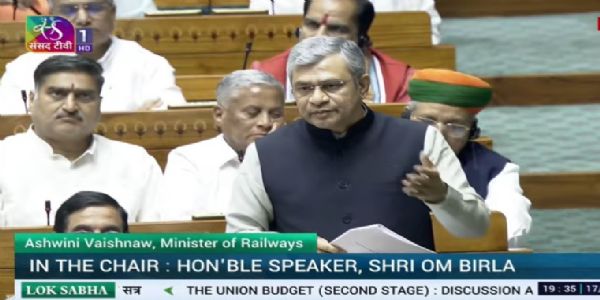 रेल मंत्री अश्विनी वैष्णव मंगलवार को चर्चा का जवाब देते हुए
