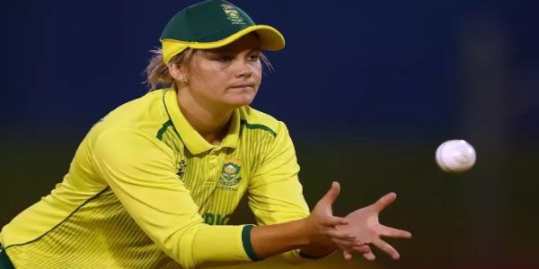 दक्षिण अफ्रीका की हरफनमौला खिलाड़ी डेन वान निकर्क