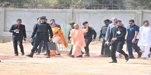 मीरजापुर में योगी का आत्मविश्वास भरा अंदाज... सेट कर गए 2027 का गेम प्लान