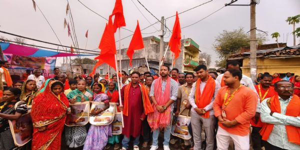 सांसद तीर्थ दर्शन के लिए दुलमी से रवाना हुए श्रद्धालु