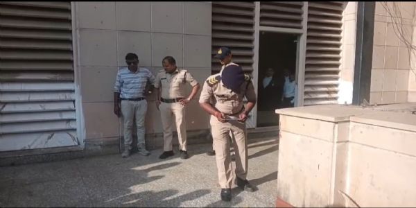 जबलपुर : जिला न्यायालय परिसर में धमाके से दहशत, पुलिस जांच तेज, अब तक सुराग नहीं