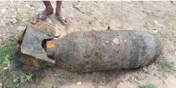 स्वर्णरेखा नदी घाट पर मिली संदिग्ध लोहे की वस्तु, द्वितीय विश्व युद्ध के बम की आशंका