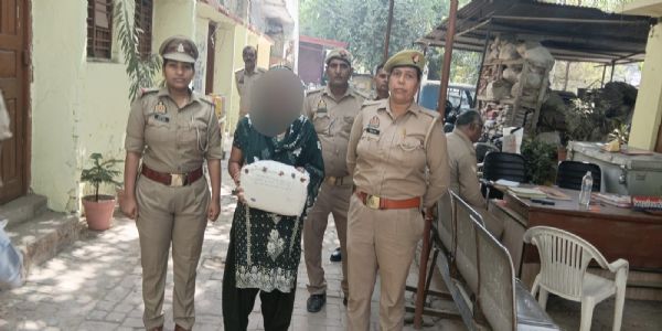 2.5 किलो गांजे के साथ दो महिला तस्कर गिरफ्तार