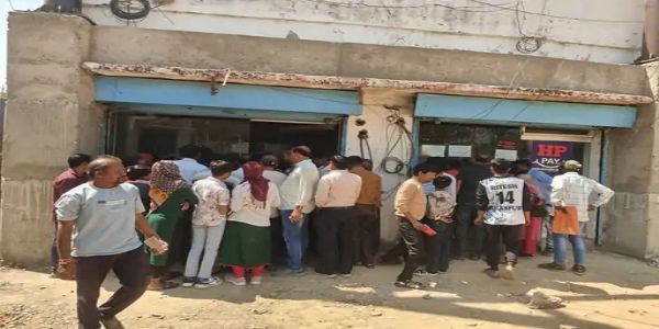 सरगुजा में गैस संकट गहराया: दोगुनी बुकिंग से बढ़ी किल्लत, होटलों में लकड़ी चूल्हे का सहारा