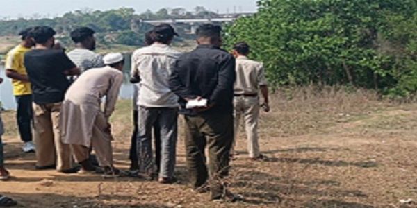 (अपडेट) जमशेदपुर में पेड़ से लटका मिला किशोरी का शव, पहचान के बाद पुलिस की जांच तेज