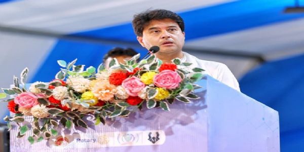 केन्द्रीय मंत्री सिंधिया ने शिवपुरी में विशाल निशुल्क स्वास्थ्य शिविर का किया शुभारंभ