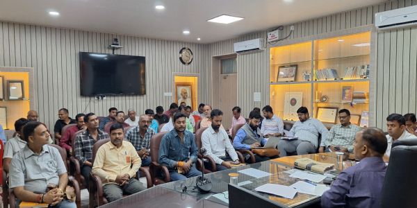 पैनिक होने की कोई आवश्यकता नही गैस की नही है कोई किल्लत : डीएम