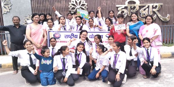 स्वच्छता और स्वास्थ्य का संदेश लेकर निकलीं एनएसएस की स्वयंसेविकाएं