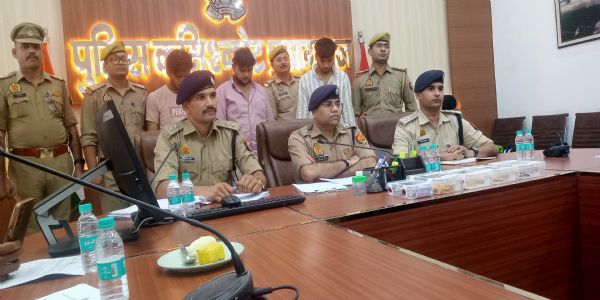 चाेरी के आराेप में तीन युवक गिरफ्तार , 70 लाख के जेवरात बरामद