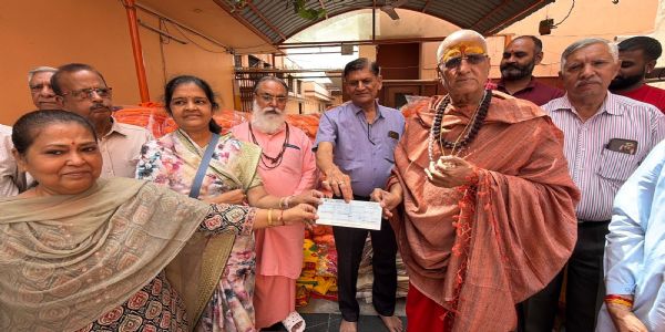 वनवासी विद्यार्थियों के लिए सेवा का संकल्प, हरिशेवा धर्मशाला ने बांटे 811 कंबल व 25 हजार का सहयोग