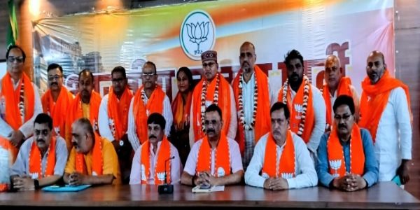 नामित पार्षदों का महापौर अशोक और भाजपा महानगर अध्यक्ष ने किया सम्मान