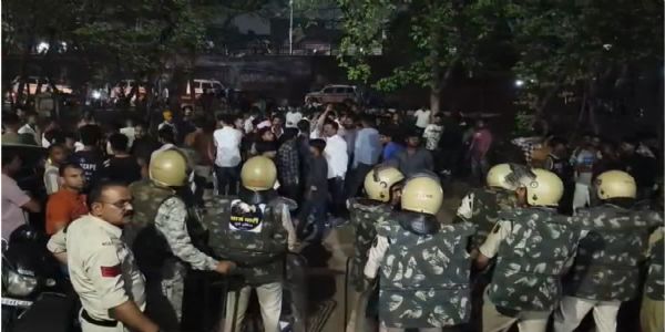 दुर्ग के थाना छावनी क्षेत्र में दो समुदायों में हिंसक झड़प के बाद से तनाव,नगर पुलिस अधीक्षक घायल