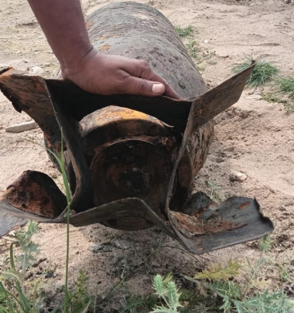 बमनुमा लोहा का टुकड़ा