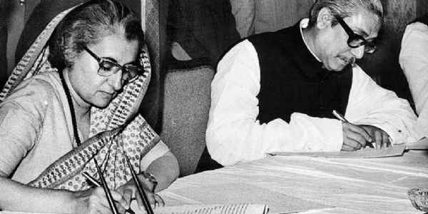 पाकिस्तान को युद्ध में बुरी तरह हराने के बाद 1972 में आज ही के दिन भारत और बांग्लादेश ने मैत्री संधि पर हस्ताक्षर किए थे।